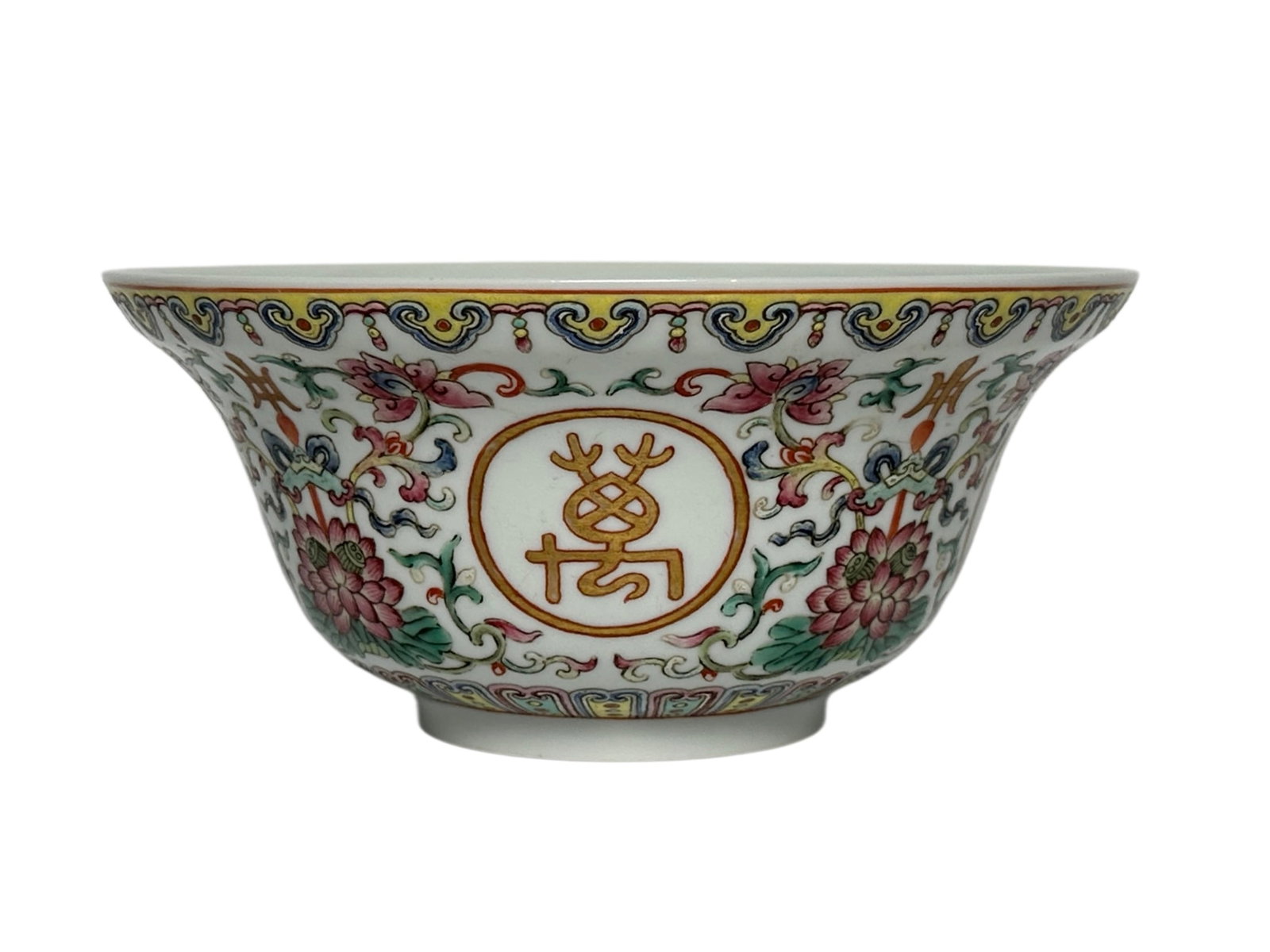 A Chinese Famille Rose bowl decorated with calligraphs, Qian Long Pr.: Size:(Height8cm, Mouth Diameter17.3cm) Shipping:EU\HK\USA Ondoor shipping estimation:115EUR Condition:(Good Condition, No Hairlines, No Cracks, No Repairment Checked by UV&Strong Light, Age Traces) Te