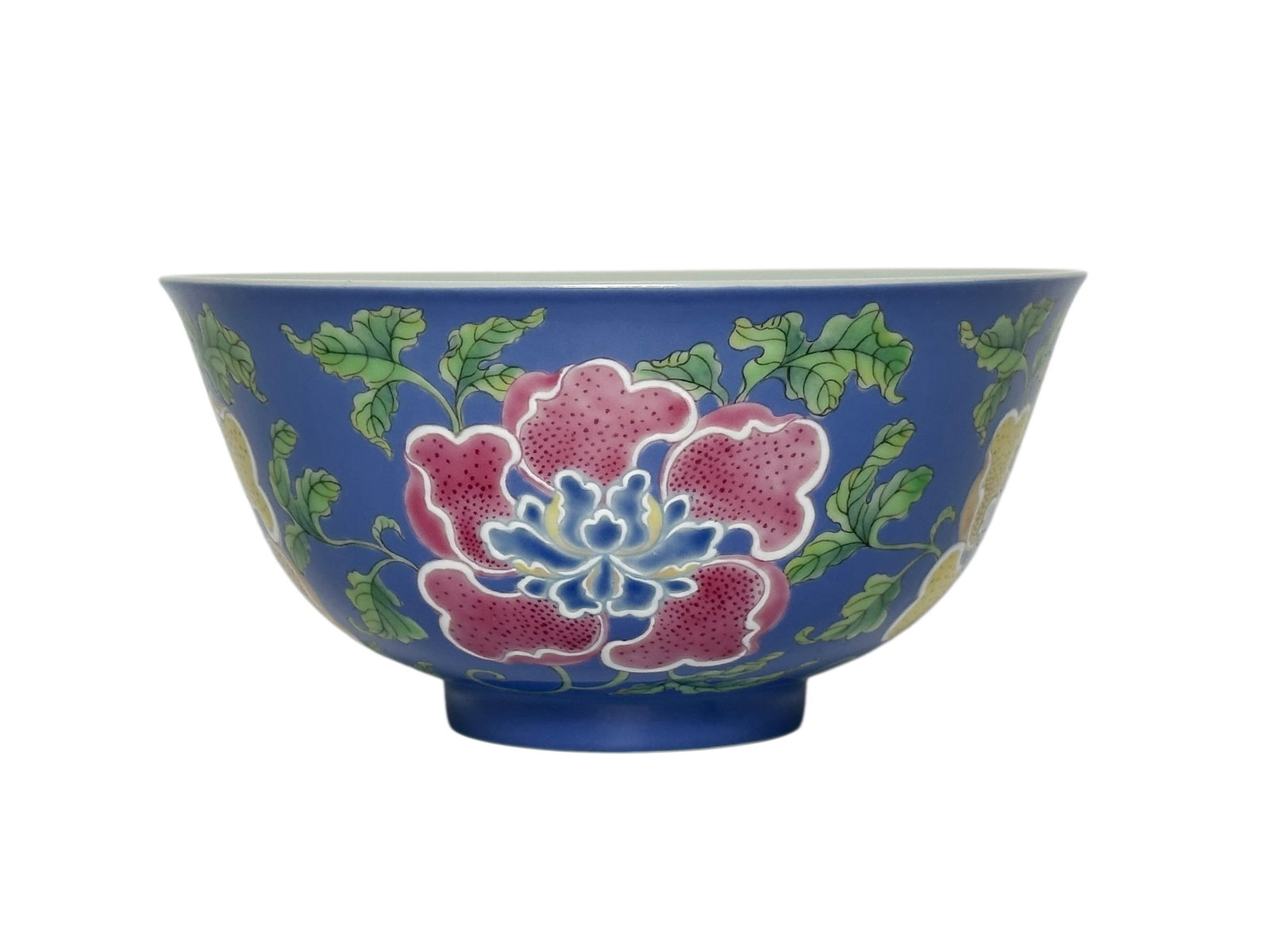A Chinese Enamel bowl, Kang Xi Pr.: Size:(Height7.2cm, Mouth Diameter14.2cm) Shipping:EU\HK\USA Ondoor shipping estimation:115EUR Condition:(Good Condition, No Hairlines, No Cracks, No Repairment Checked by UV&Strong Light, Age Traces)