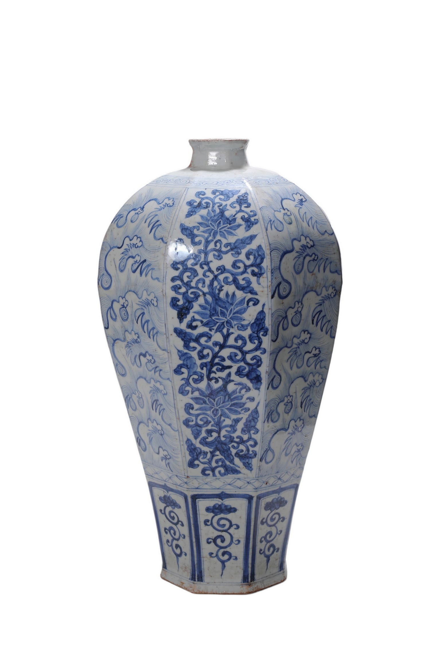 A Chinese Ancient Blue and White Octagonal Meiping Vase, 14th century Pr.: Size:(Height48cm) Shipping:EU\HK\USA Ondoor shipping estimation:165EUR Condition:(Good Condition, No Hairlines, No Cracks, No Repairment Checked by UV&Strong Light, Age Traces) Terms:(It is the Buyer'