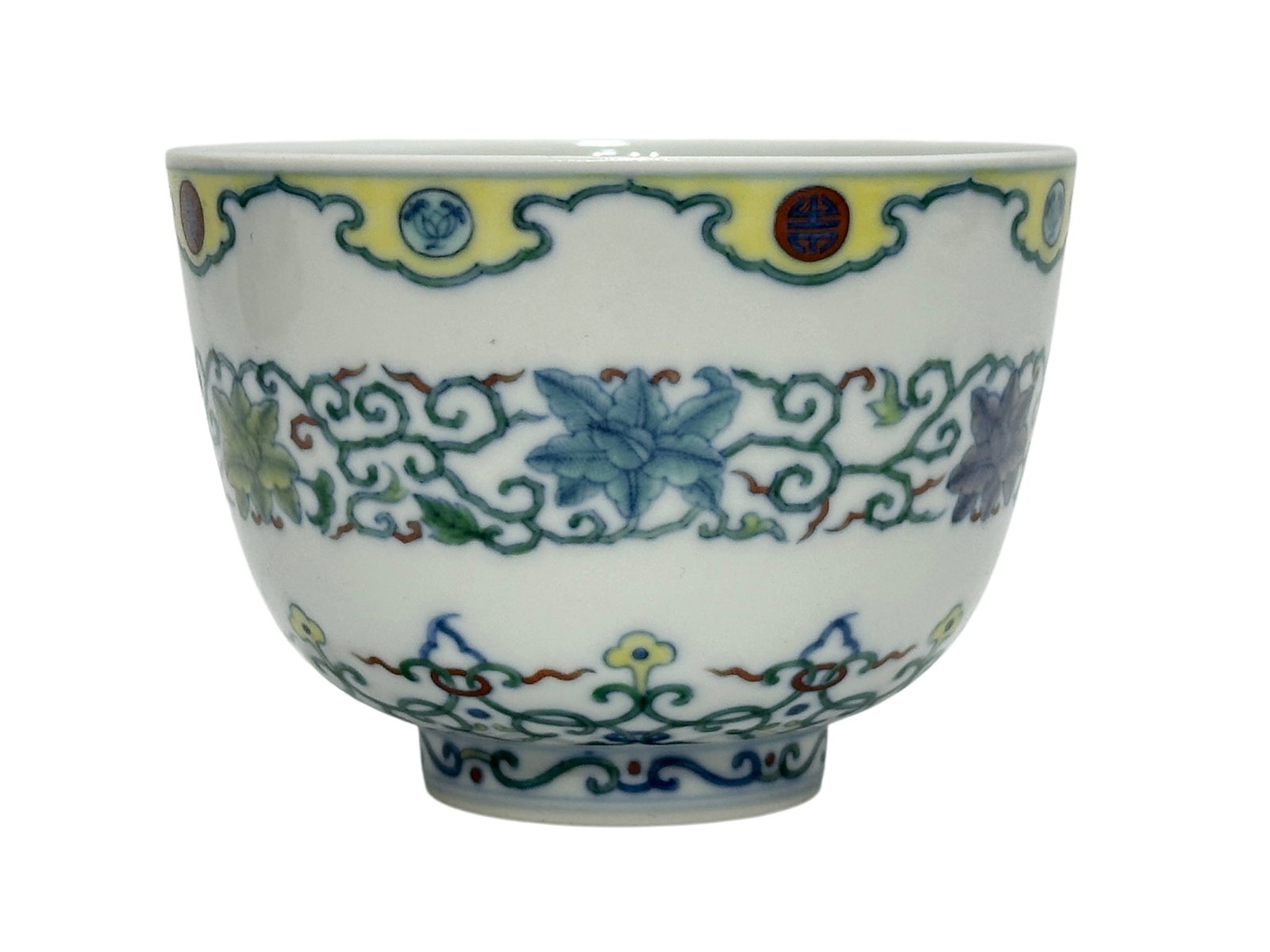A Chinese Blue-and-white doucai bowl with entwined floral pattern, YongZheng Pr.: Size:(Height8cm, Mouth Diameter11cm) Shipping:EU\HK\USA Ondoor shipping estimation:115EUR Condition:(Good Condition, No Hairlines, No Cracks, No Repairment Checked by UV&Strong Light, Age Traces) Term