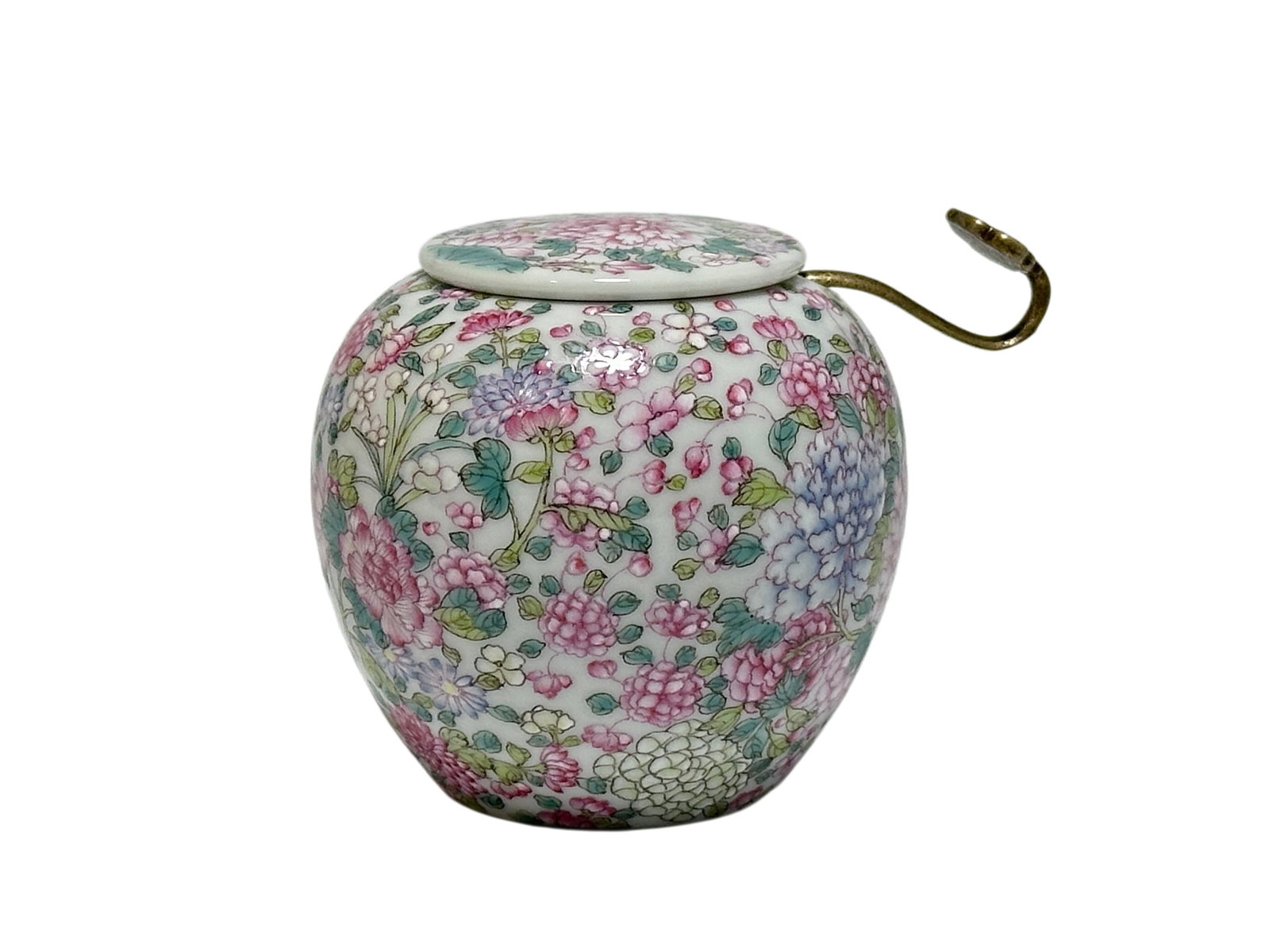 A Chinese famille-rose water pot adorned with full flowers, Qian Long Pr.: Size:(Height6.5cm, Mouth Diameter5cm) Shipping:EU\HK\USA Ondoor shipping estimation:105EUR Condition:(Good Condition, No Hairlines, No Cracks, No Repairment Checked by UV&Strong Light, Age Traces) Ter