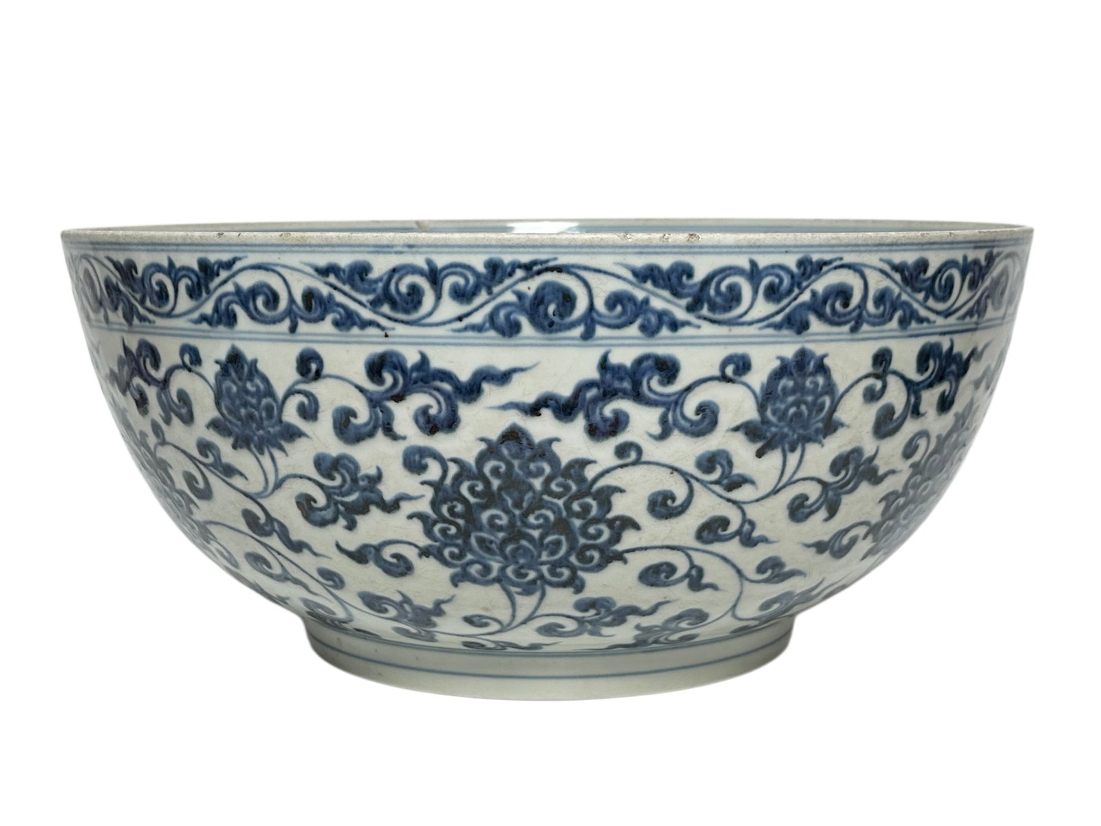 A Chinese Blue-and-white bowl with flower decoration, Ming Dynasty Pr.: Size:(Height18.5cm, Mouth Diameter40cm) Shipping:EU\HK\USA Ondoor shipping estimation:115EUR Condition:(Good Condition, No Hairlines, No Cracks, No Repairment Checked by UV&Strong Light, Age Traces) T