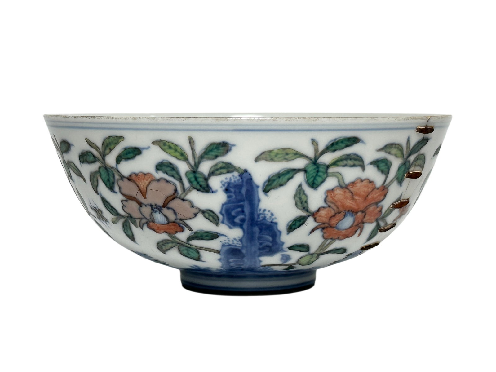 A Chinese Blue-and-white bowl decorated with doucai colour, Ming Dynasty Pr.: Size:(Height6.5cm, Mouth Diameter15.2cm) Shipping:EU\HK\USA Ondoor shipping estimation:105EUR Condition:(Acceptable Good Condition except relinched, No Hairlines, No Cracks, No Repairment Checked by U