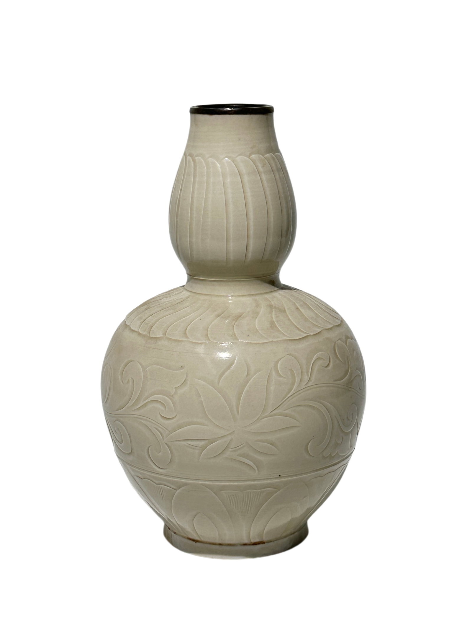 A Chinese white-glazed gourd vase with engraved lotus and entwined lotus branches, Ming Dynasty Pr.: Size:(Height18.8cm, Mouth Diameter3.5cm) Shipping:EU\HK\USA Ondoor shipping estimation:115EUR Condition:(Good Condition except mouth wrapped, No Hairlines, No Cracks, No Repairment Checked by UV&Stron