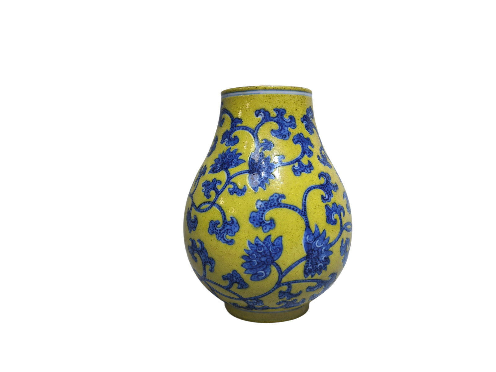A yellow ground vase, Qing Dynasty Pr. (1 of 7)