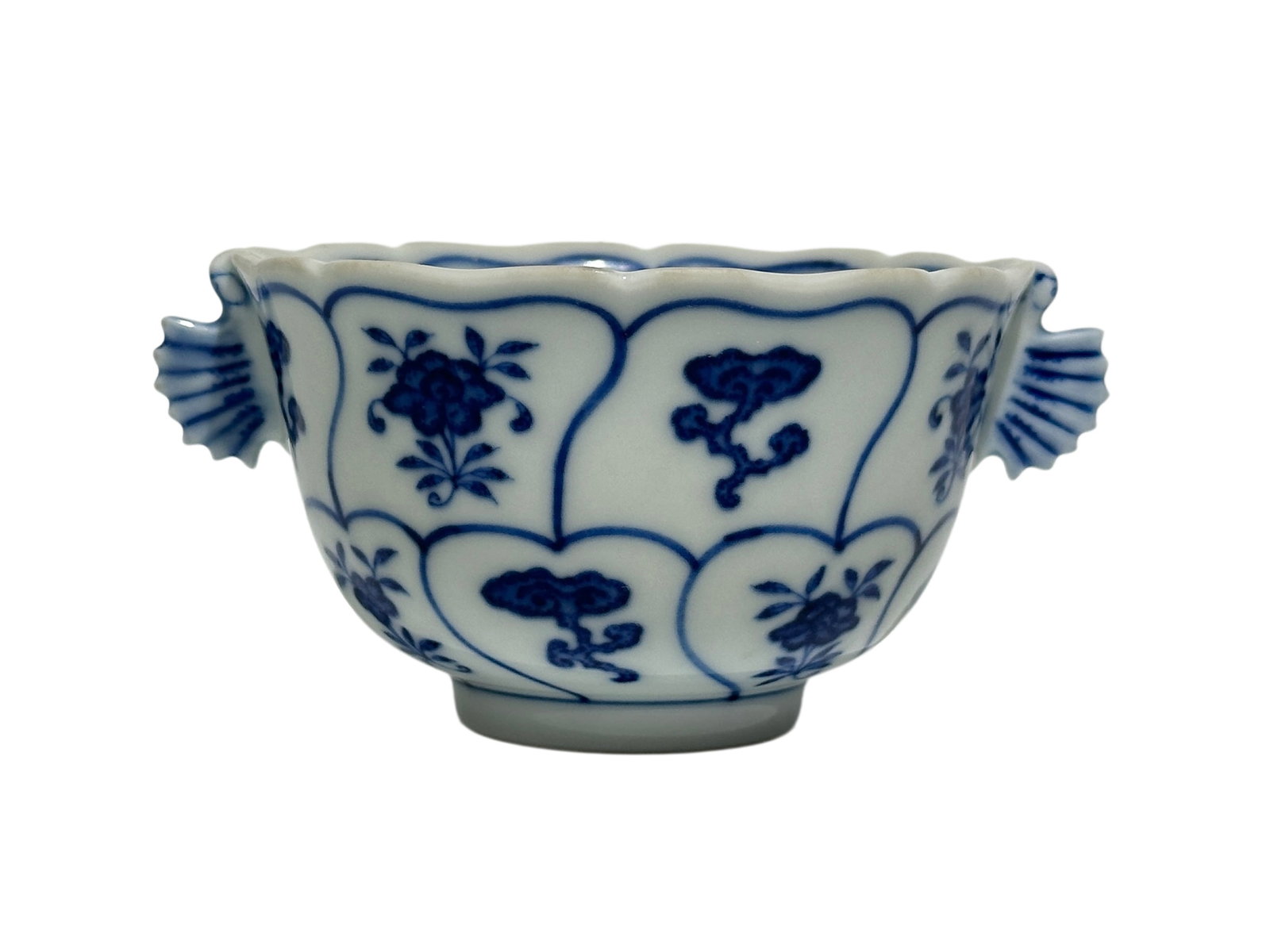 A Chinese Blue-and-white cup with double ears, YongZheng Pr. (1 of 7)