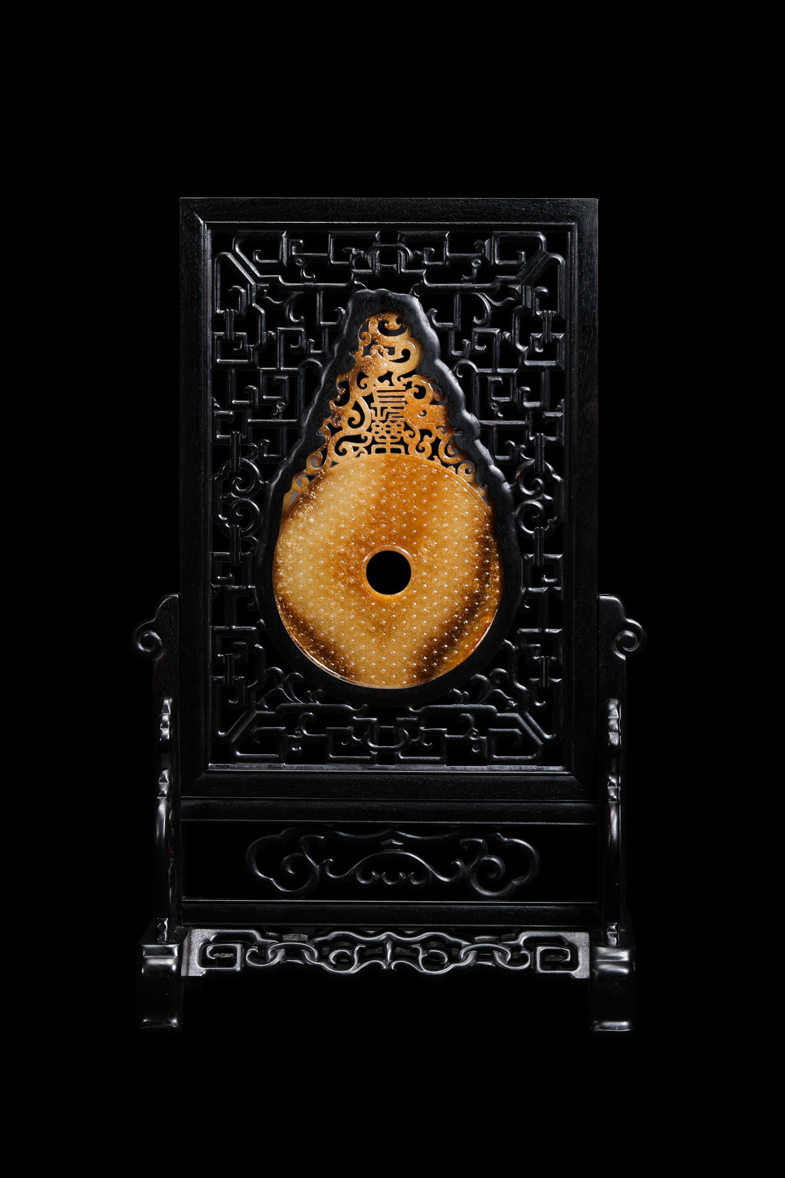 A Chinese Ancient Jade Bi Disc, Carved Gui?Pattern, Inlaid Wood Screen,: Size:(Height54.5cm) Shipping:EU\HK\USA Ondoor shipping estimation:165EUR Condition:(Good Condition, No Repairment Checked by UV&Strong Light, Age Traces) Terms:(It is the Buyer's responsibility to ins