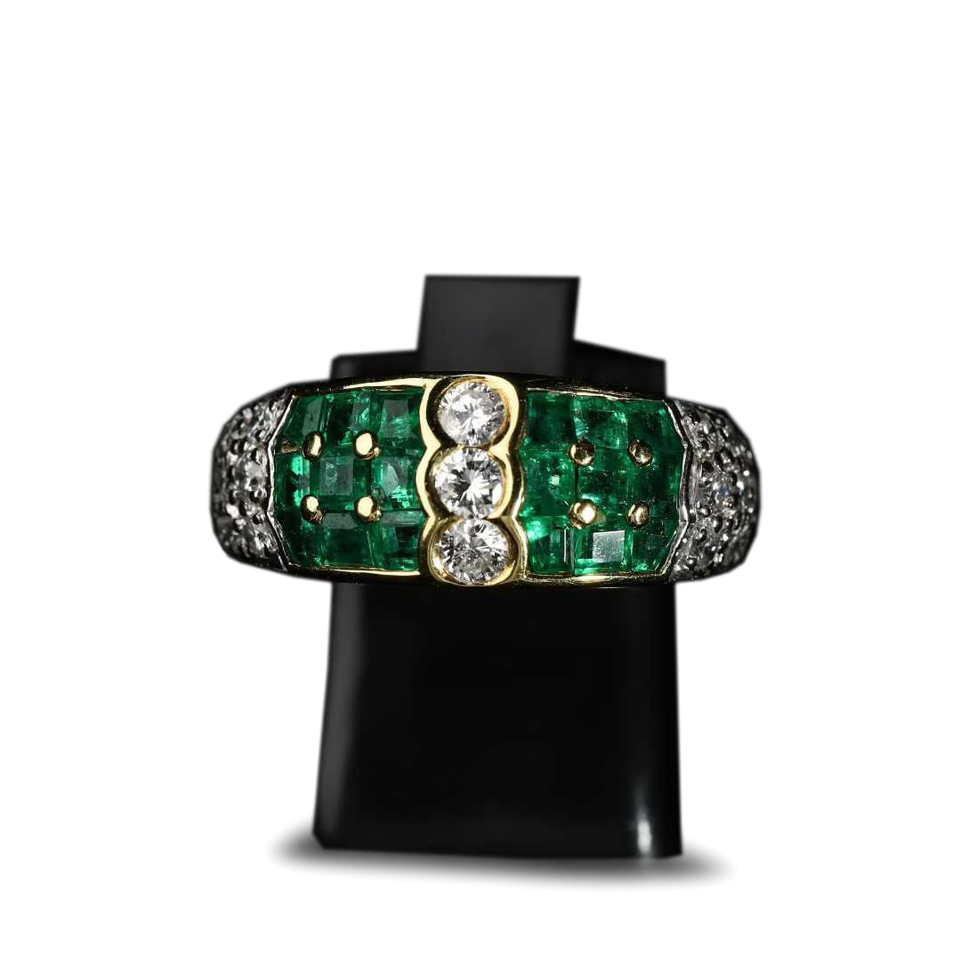 RETRO Period, 18K Gold & Platinum Ring with Emerald and Diamonds: Emerald : 1.18 ctDiamond : 0.68 ctTotal Weight : 8 g A classic gemstone ring from the RETRO Period, featuring a dual-tone setting of 18K gold and platinum with a simple and elegant design to highlight