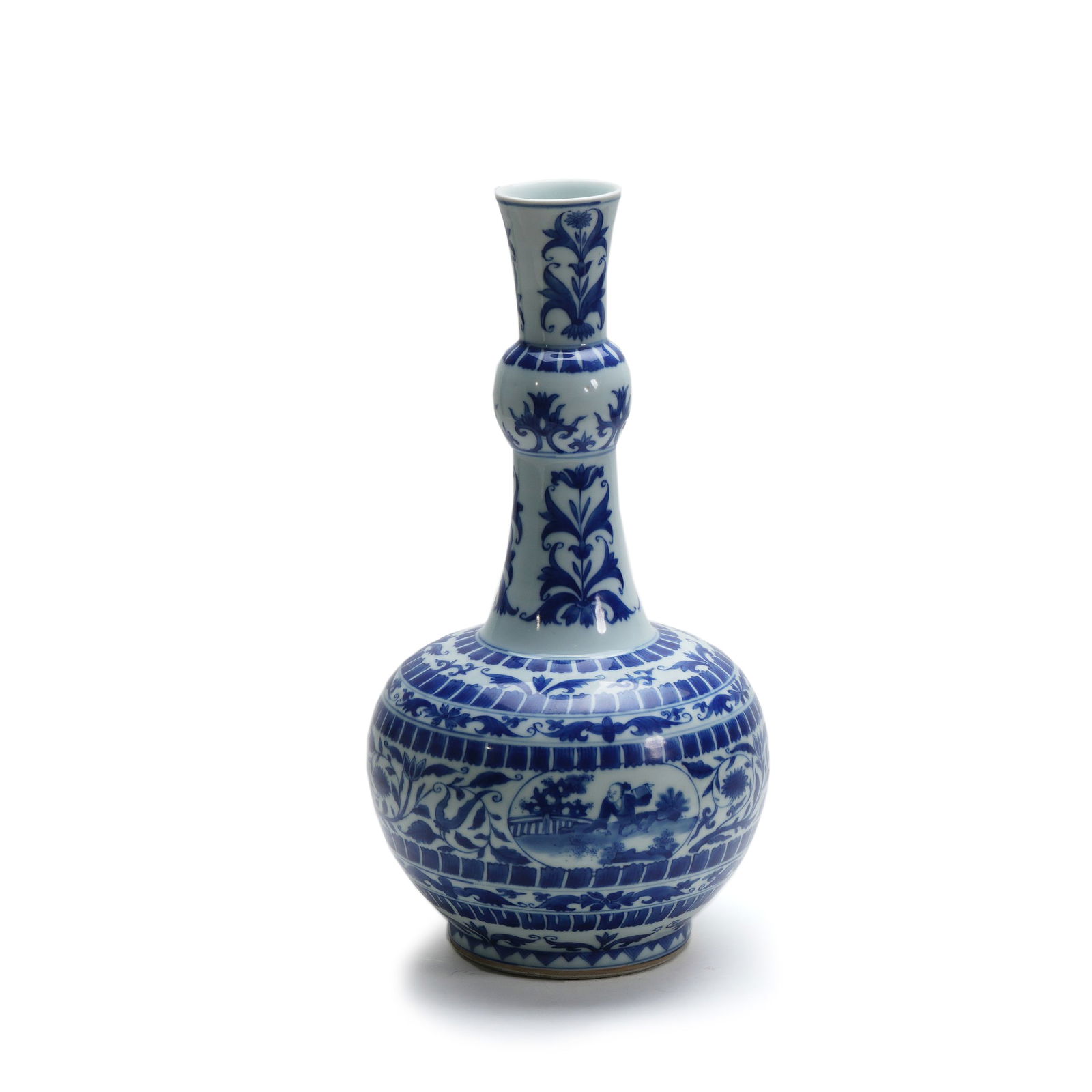Blue-and-White Garlic-Head Vase with Landscape Pattern in Medallion: H :39cm W :20cm This Ming Blue-and-White Garlic-Head Vase with Landscape Pattern in Medallion is a fine blue-and-white decorative porcelain piece of the Ming Dynasty. It takes the garlic-head mouth, s