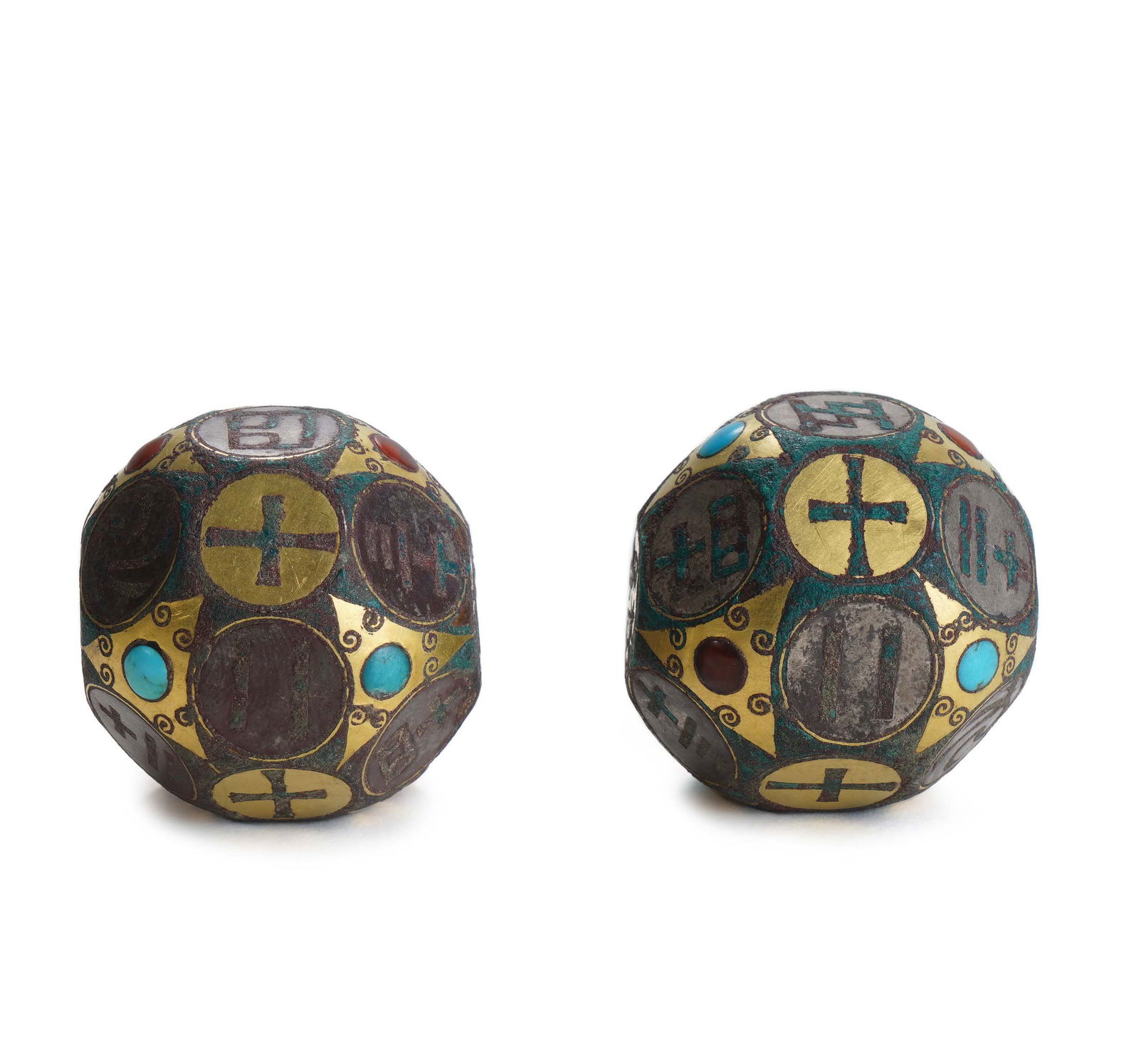 Western Han Dynasty Gilt-Bronze and Silver-Inlaid Gemstone 18-Faced Boqiong: D :3.3cm This set of Western Han Dynasty gilt-bronze and silver-inlaid gemstone 18-faced Boqiong features extremely exquisite craftsmanship. With a bronze body, it adopts gilt-bronze and silver-inlay