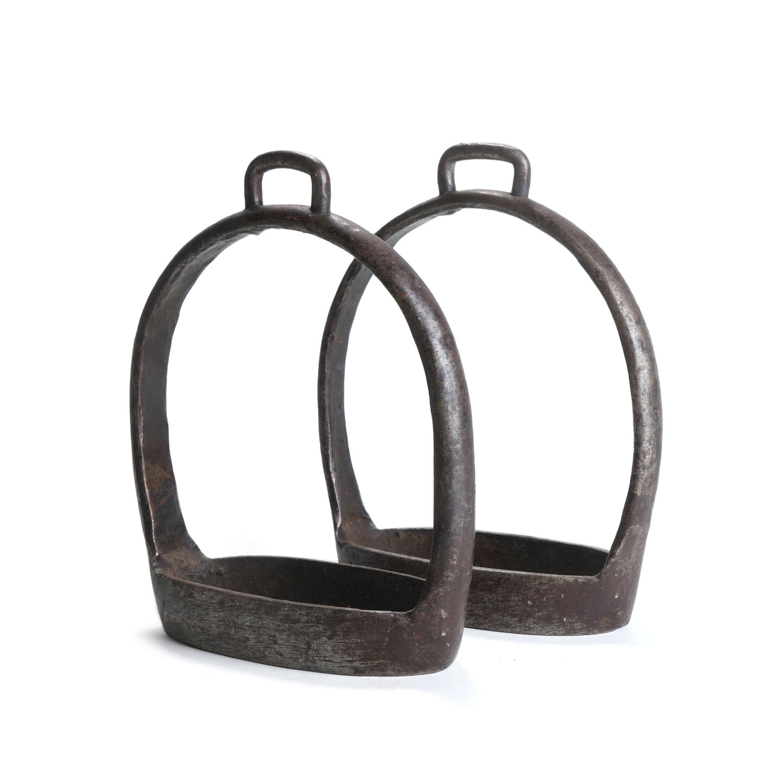 Qing Dynasty Pair of Plain Iron Stirrups: H :18.5cm W :15cm This pair of Qing Dynasty Plain Iron Stirrups is a practical cavalry equipment item from the Qing period, well-preserved in a pair. It follows the traditional stirrup form (curved be