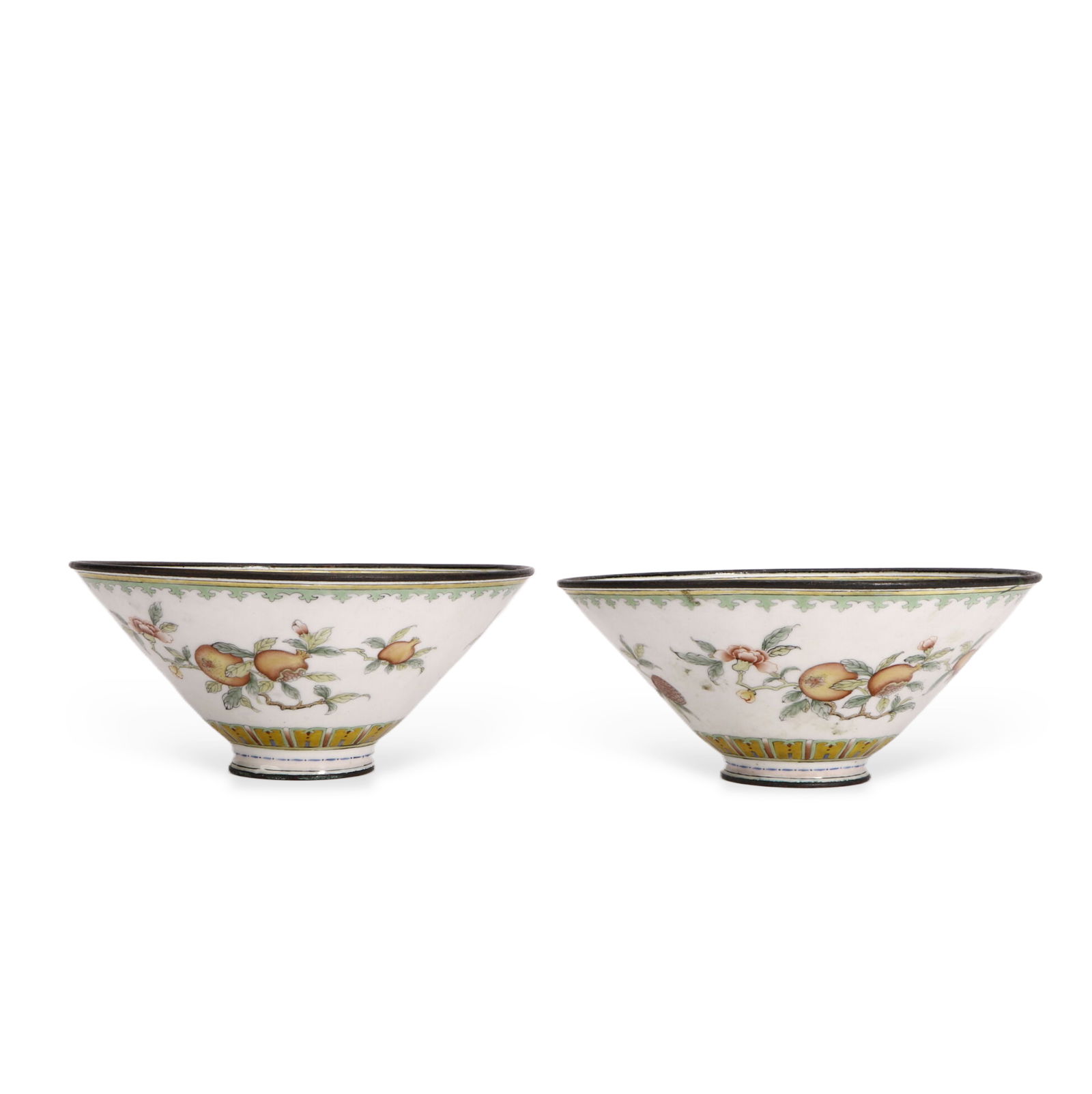 Copper Body Enamel Painted Bowl: W :15.5cm H :6cm A copper body enamel painted bowl with a regular shape (15.5cm in diameter, 6cm in height). The copper body is made of pure copper (over 95% purity) with thick texture and clear ringi