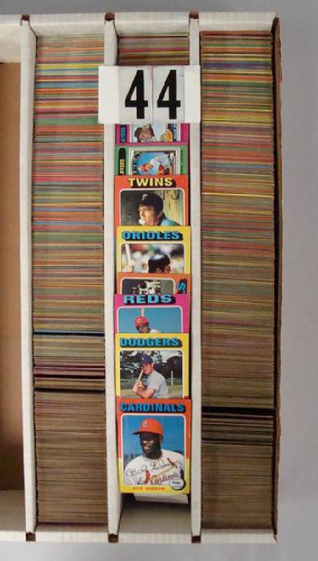 BOX WITH (APPROX. 2,400) 1975 TOPPS BASEBALL (1 of 1)