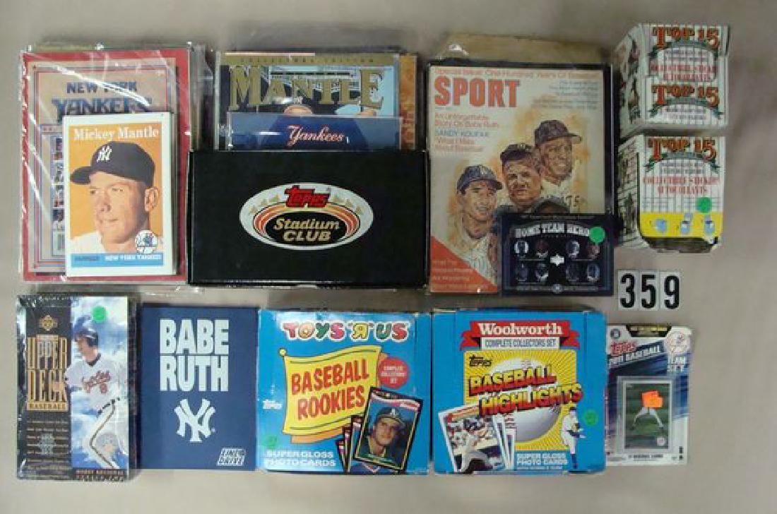 LOT: LARGE LOT OF BASEBALL YEARBOOKS, (1 of 4)