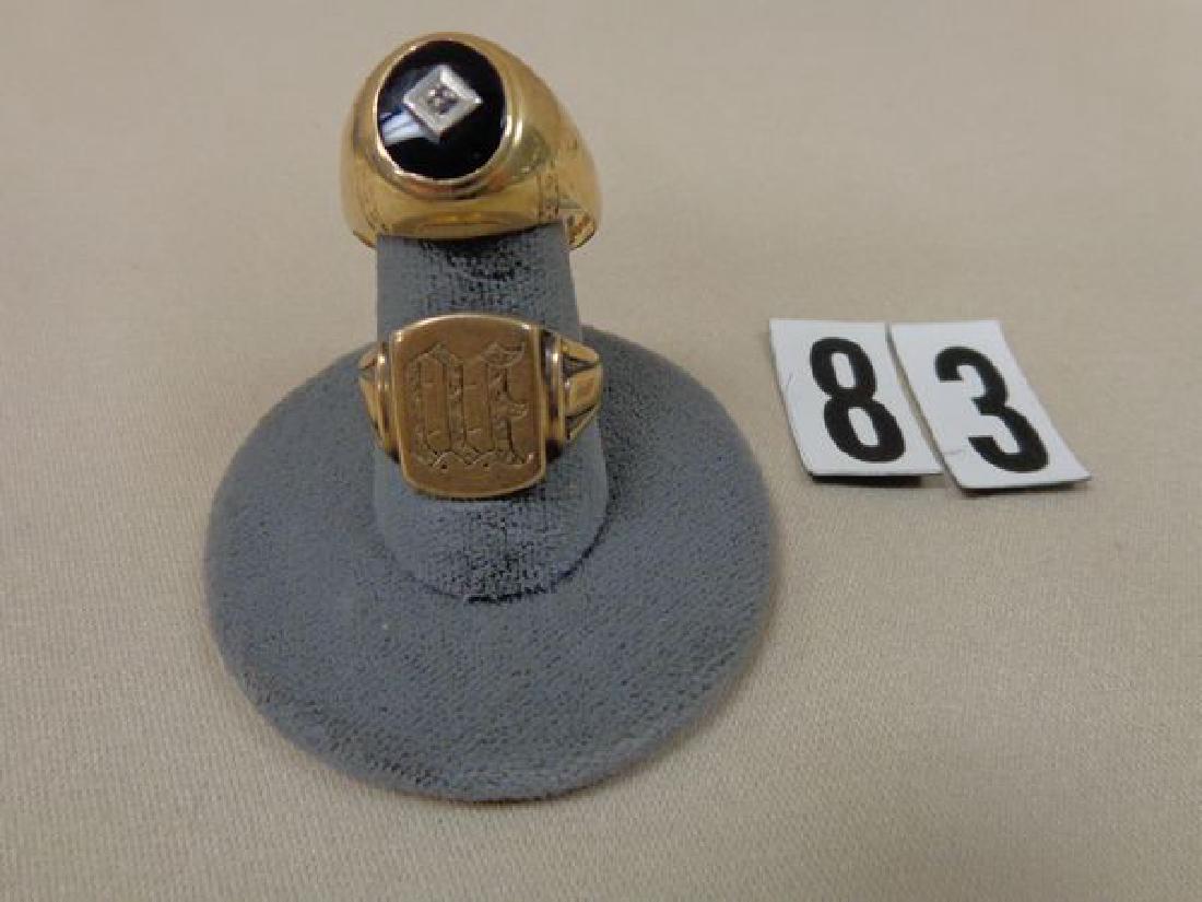 MENS 10 KT GOLD ONYX RING & A MENS 10 KT GOLD INITIAL (1 of 1)