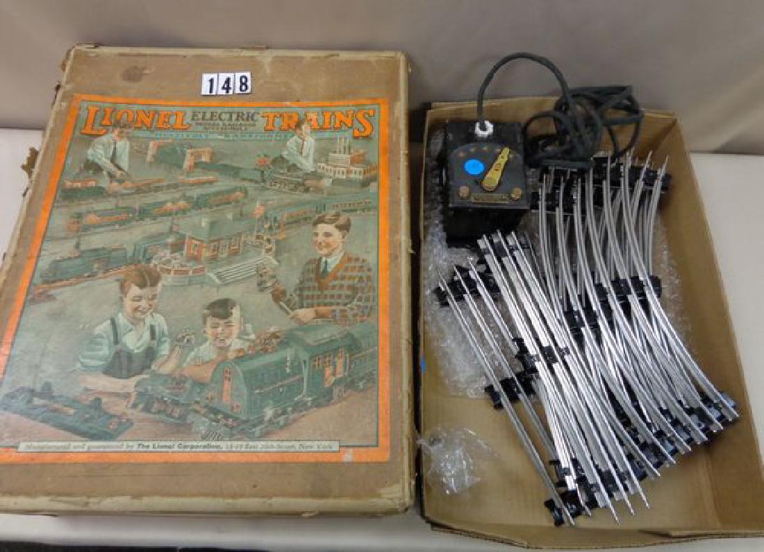 LIONEL TRAIN SET: ENGINE & (4) CARS WITH ORIGINAL BOXES (1 of 3)