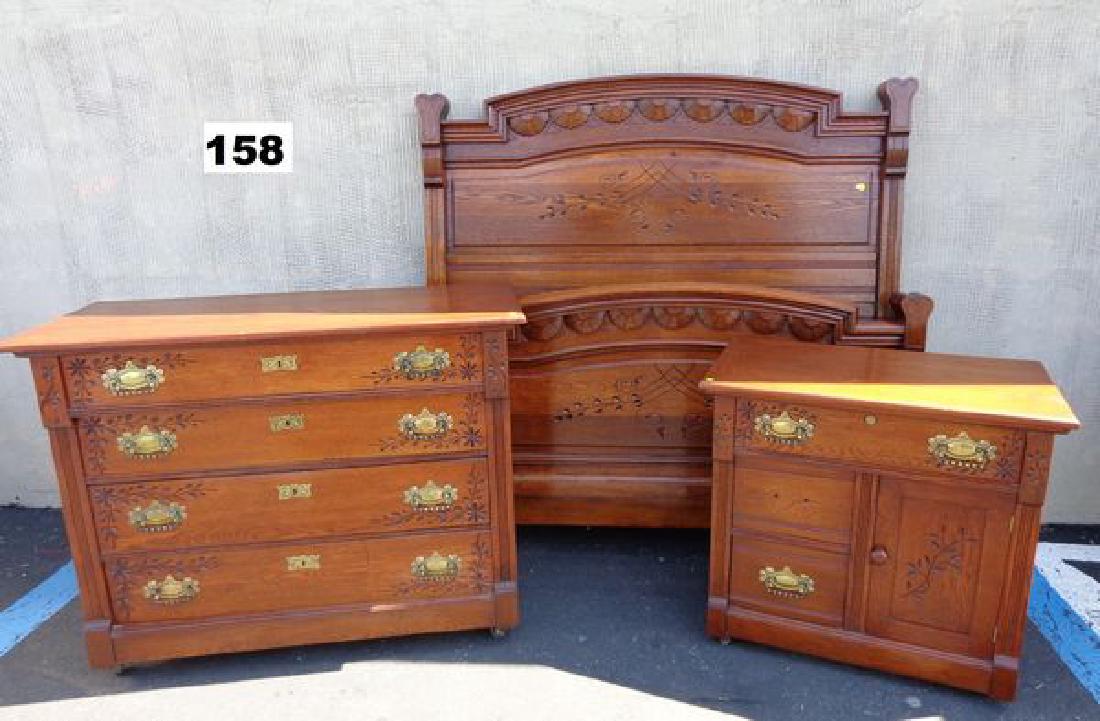 (3 PC) ANTIQUE OAK BEDROOM SET WITH HIGH BACK BED &: WITH HIGH BACK BED & SPOON CARVINGS - VG