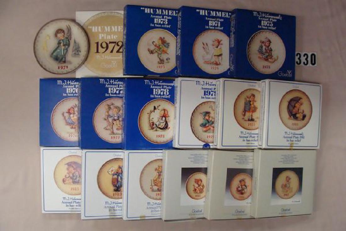 (17 PCS) HUMMEL ANNUAL PLATES: 1971 WITHOUT BOX, 1972 (1 of 1)