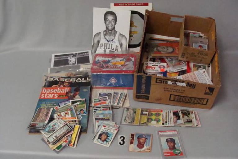 BOX WITH ASSORTED SPORTS CARDS, ETC. BASEBALL CARDS Sep 09, 2017