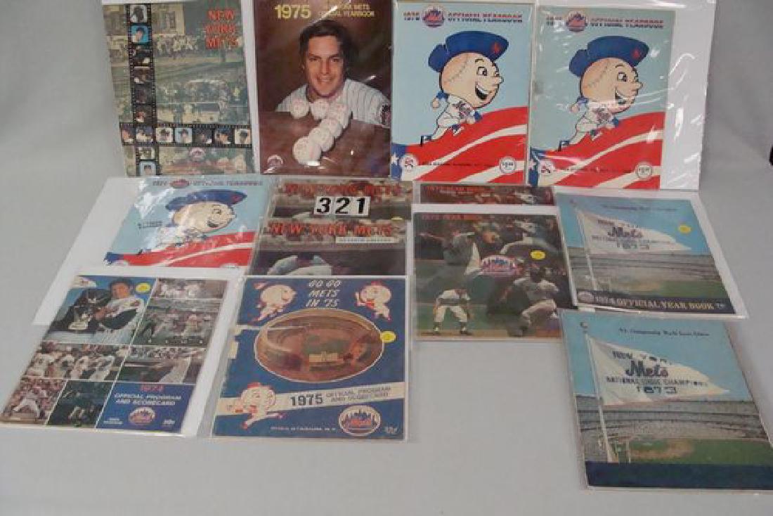 (13 PIECES) N.Y. METS PUBLICATION LOT: YEARBOOKS 1970, (1 of 8)