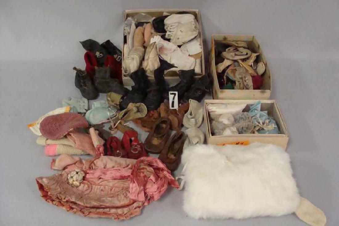 GRAB BOX: INCLUDES CHILD'S WHITE FUR MUFF - EXCELLENT, (1 of 4)