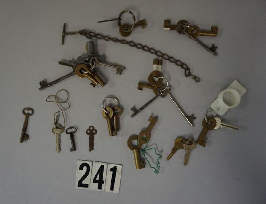 GRABBOX OF ASSORTED PADLOCK KEYS, (1 of 3)