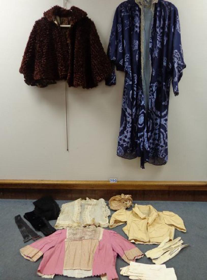 LOT OF LADIES VICTORIAN CLOTHING (1 of 3)