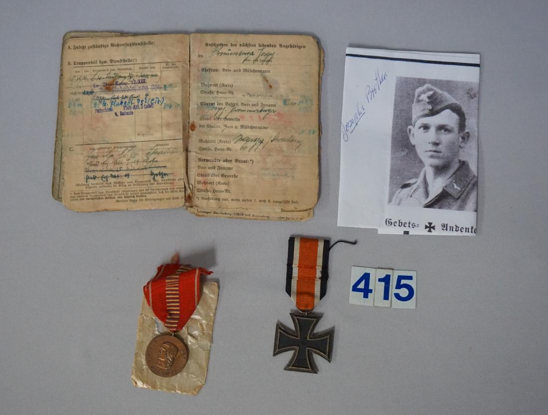 PARATROOPER'S SOLDBUCH, LUFTWAFFE (1 of 8)