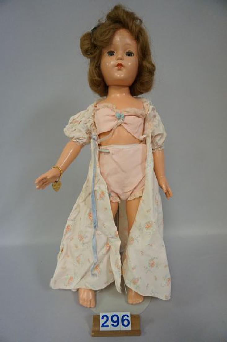 EFFANBEE 20 INCH COMPO LITTLE LADY: IN PEIGNOIR OUTFIT, ORIGINAL HAIR & STYLING, WRIST BRACELET, COMPO IS IN VERY NICE ORIGINAL CONDITION - VERY GOOD (STRINGING TO HEAD IS A LITTLE LOOSE & NEEDS ADJUSTMENT)