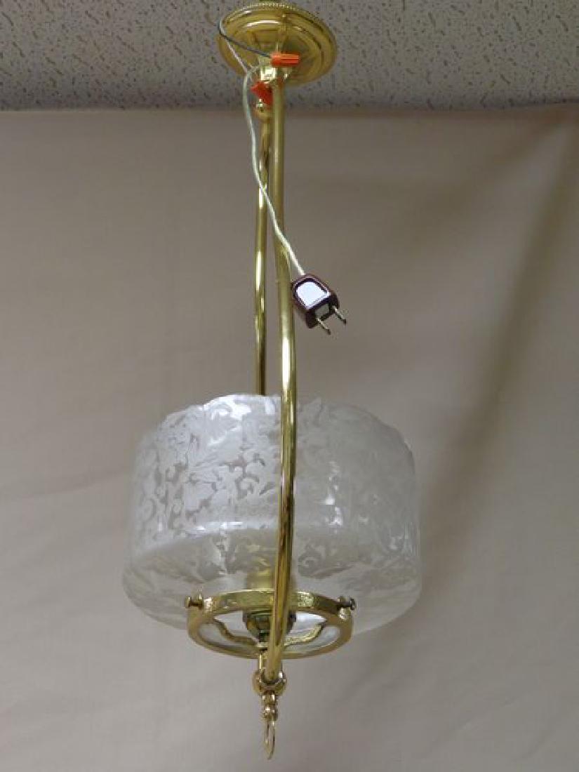 ANTIQUE VICTORIAN BRASS HALLWAY LIGHT: (ELECTRIFIED) WITH FROSTED FLORAL GLASS SHADE - VG