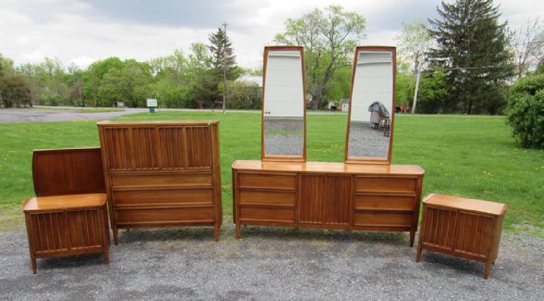 (7 PIECE) MID-CENTURY MODERN DANISH BEDROOM (1 of 6)