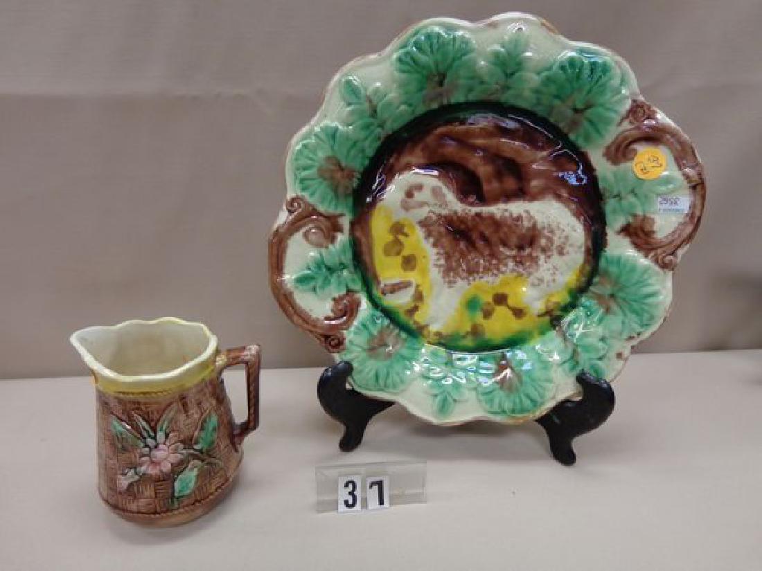MAJOLICA SCALLOPED EDGE 'DOG & DOG HOUSE' (1 of 2)