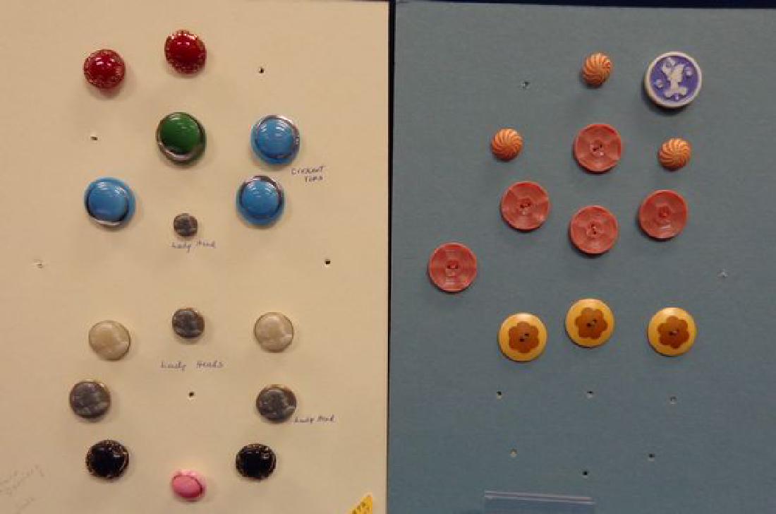 (100+) VINTAGE BUTTONS (1 of 4)