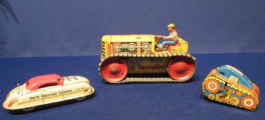 (3) VINTAGE TIN WIND UP TOYS:: LOT INCLUDES MARX CATERPILLAR DIESEL TRACTOR (ONE RUBBER TRACK WITH TAPE REPAIR), MARX SAFE DRIVING SCHOOL CAR PLUS UNSIGNED 4 IN. TANK - ALL RUN SLUGGISH
