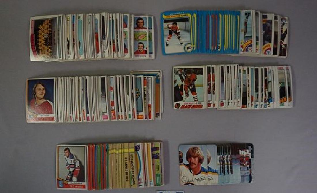 (425+) ASSORTED TOPPS HOCKEY CARDS (1 of 3)