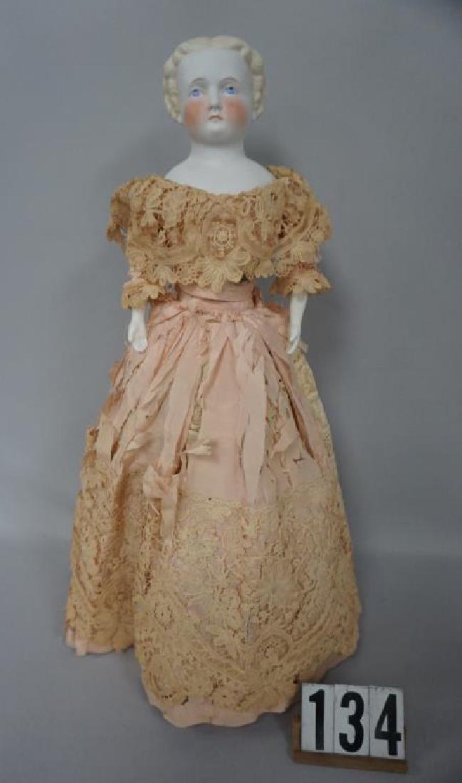 19 INCH BLONDE HAIR PARIAN SHOULDER HEAD LADY WITH BLUE: 19 INCH BLONDE HAIR PARIAN SHOULDER HEAD LADY WITH BLUE EYES, MARKED 20 ON REAR SHOULDER PLATE, VINTAGE CLOTH BODY & LEGS, BISQUE FOREARMS & HANDS, SILK DRESS IS SPLITTING & FRAYING VERY BADLY, KNITTE