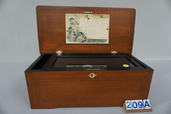ANTIQUE SWISS MUSIC BOX,: 8 TUNES WITH ORIGINAL CARD ON LID, BRASS COB, NO BROKEN TEETH, NO MAKER'S MARK, PATENT DATED 1887 & 1888, VERY CLEAN & IN EXCELLENT WORKING ORDER, CASE HAS BEEN RESTORED, STENCIL DECORATED LID - VG