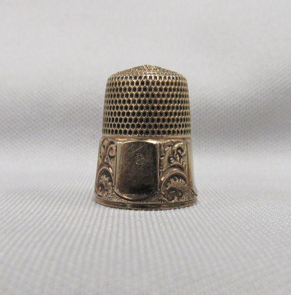 14K GOLD THIMBLE:: STAMPED 14K WITH "S" SHIELD MARK. SIMON BROTHERS, PHILADELPHIA. SIZE 10. 3.7 PENNYWEIGHTS - VG