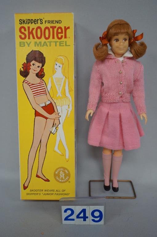 MATTEL SKOOTER LOT:: SKOOTER IN SCHOOL DAYS OUTFIT, PINK SWEATER IS TAGGED SKIPPER, LIGHT STAINS ON EACH CHEEK - CHECK! - ABOUT GOOD, OUTFIT IS BETTER COMES WITH ORIGINAL BOX THAT IS VERY NICE - EX-MT