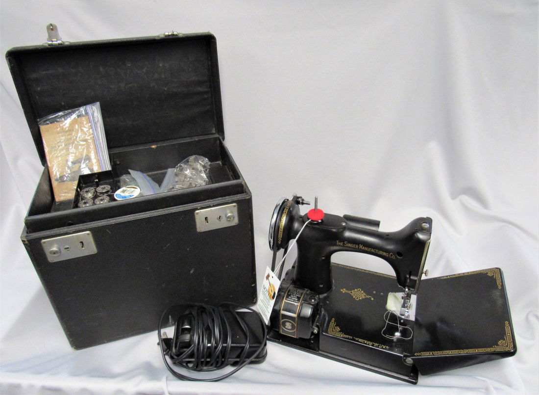 SINGER FEATHERWEIGHT SEWING MACHINE:: SINGER PORTABLE ELECTRIC SEWING MACHINE WITH CARRYING CASE, FOOT PEDAL, ASSORTED ATTACHMENTS & INSTRUCTION BOOKLET FOR A MODEL 221-1. NORMAL WEAR. FAIR TO GOOD. CARRYING CASE HAS BROKEN CLASP.