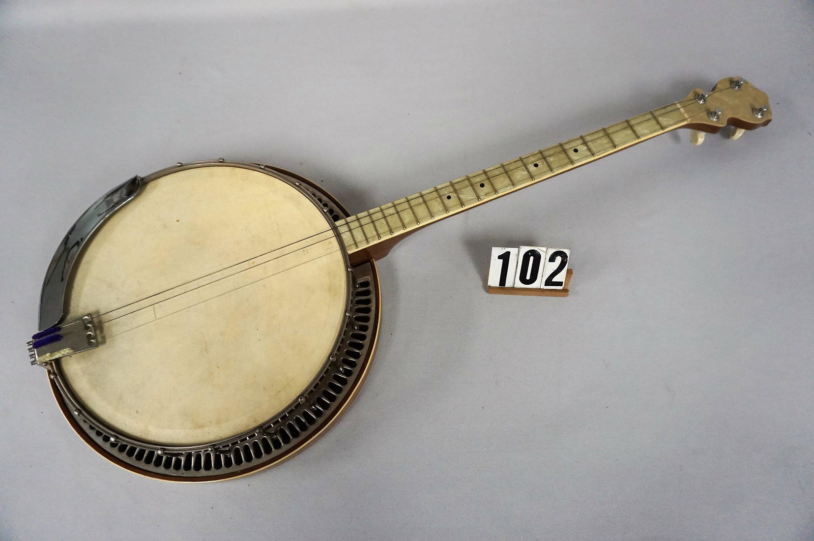 VINTAGE FOUR STRING BANJO,: CIRCA 1930'S, INLAID DECOR. ON BACK, CORROSION ON METAL BAND AROUND THE UNDERSIDE OF THE HEAD, CELLULOID FRET BOARD & HEAD, SCRATCHES & WEAR ON REAR SIDE OF BANJO, SEE PHOTOS - FAIR, HARD-SHELL CASE I