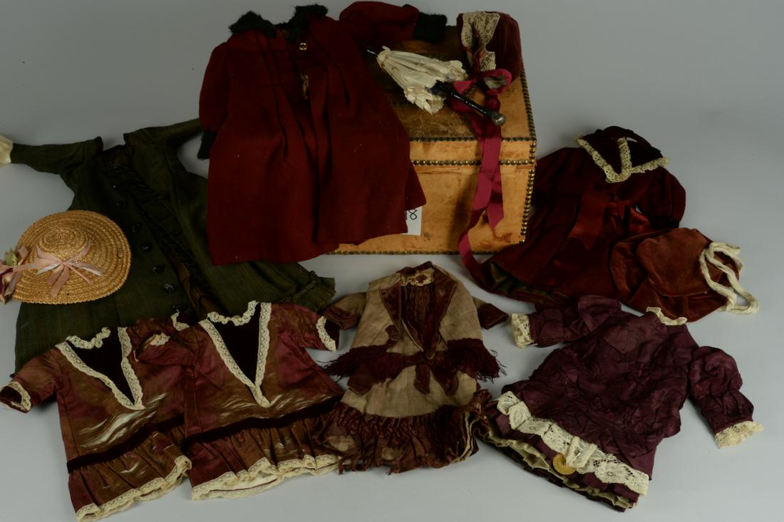 ANTIQUE AND VINTAGE DOLL WARDROBE WITH TRUNK Oct 23, 2021 Dotta