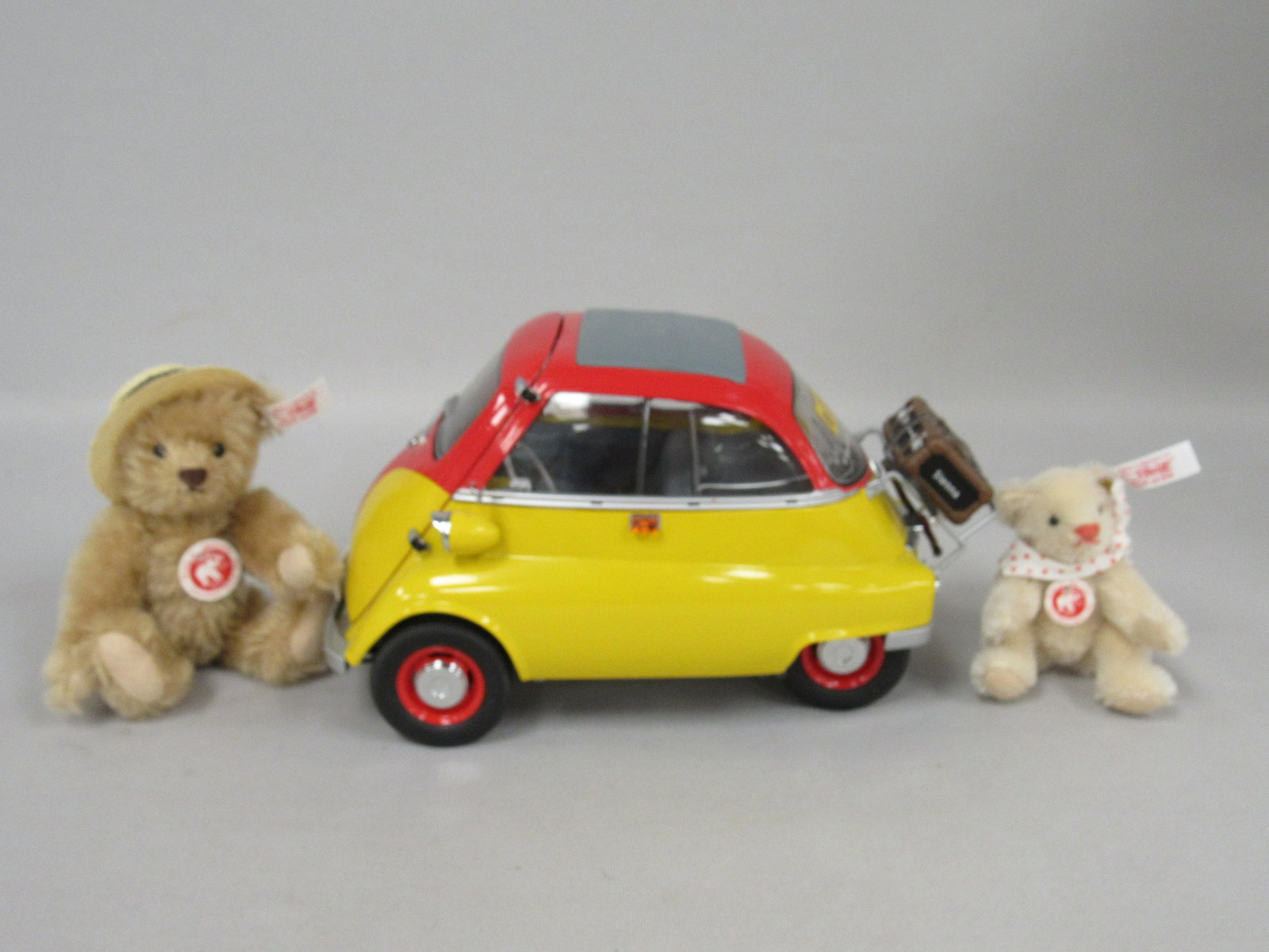 STEIFF 2006 ISETTA SET: (1 of 9)