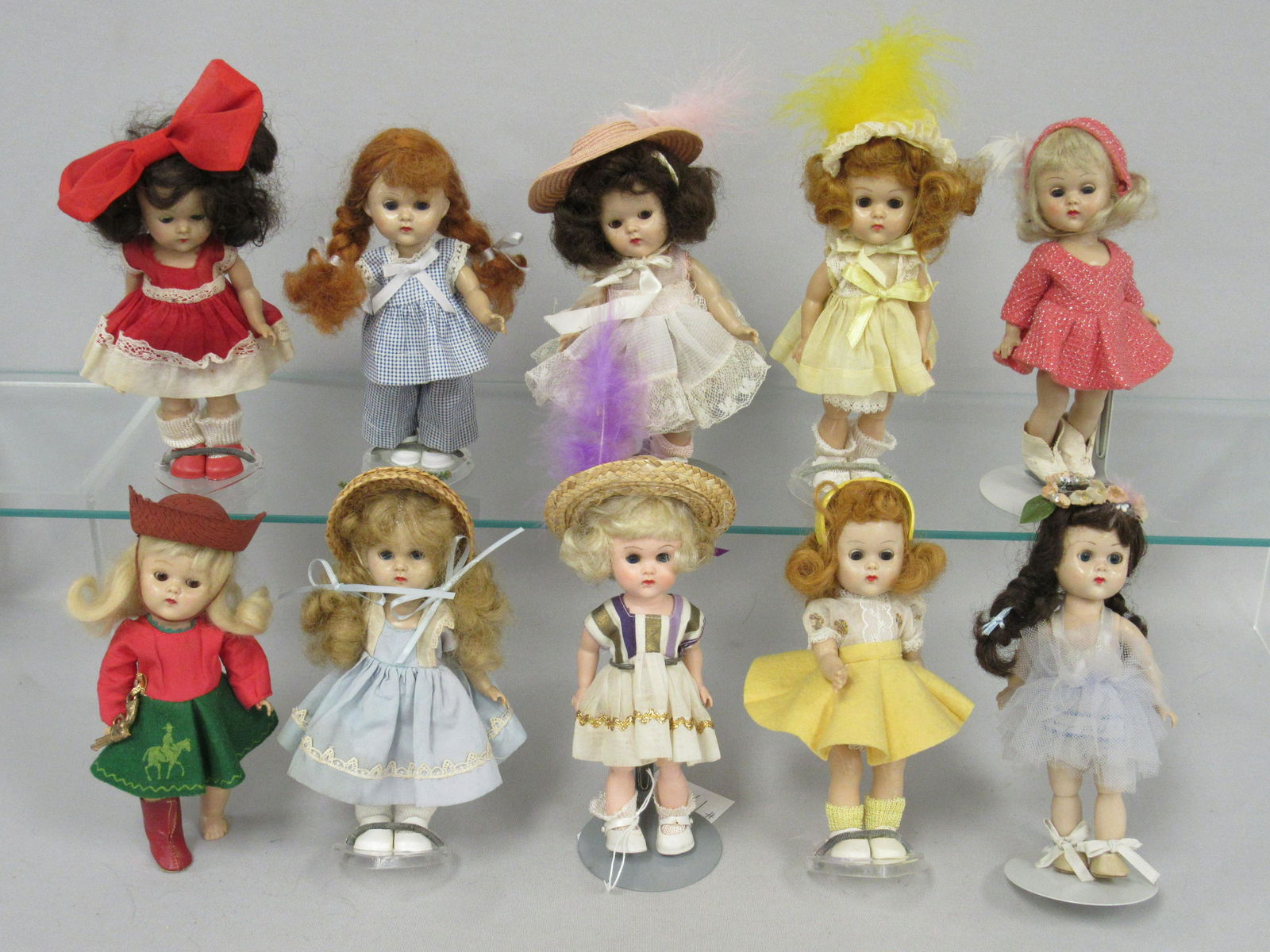 10 ASSORTED VOGUE GINNY DOLLS IN TAGGED OUTFITS: (1 of 7)