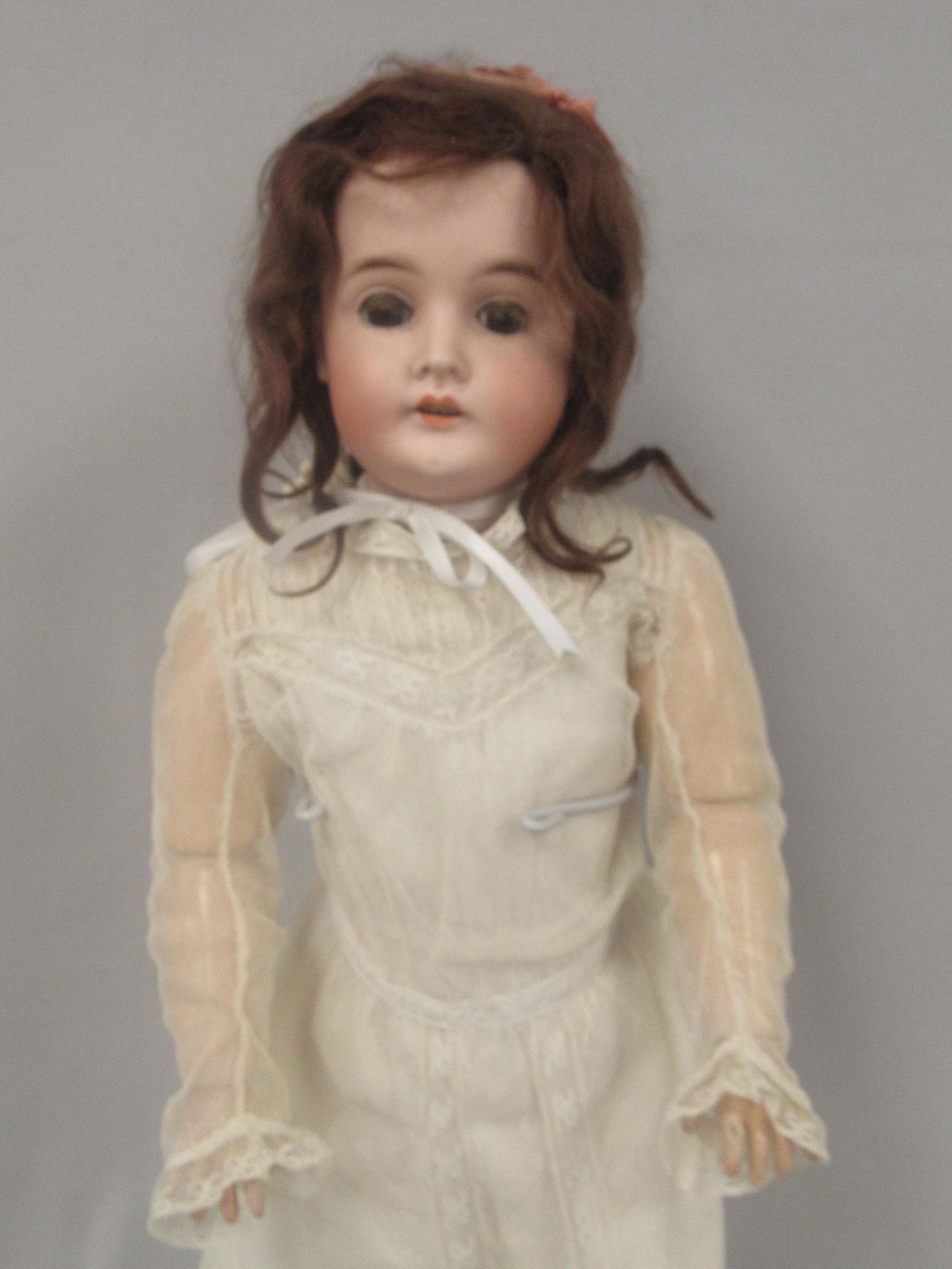 WALKURE 24 IN. BISQUE HEAD, SLEEP EYES:: FLAKE OVER RIGHT EYE. HEAD CLEAN, BODY NORMAL WEAR. ORIGINAL WIG & DRESS. EYES STICK. EXTRA DRESS - MAY BE MORE MODERN