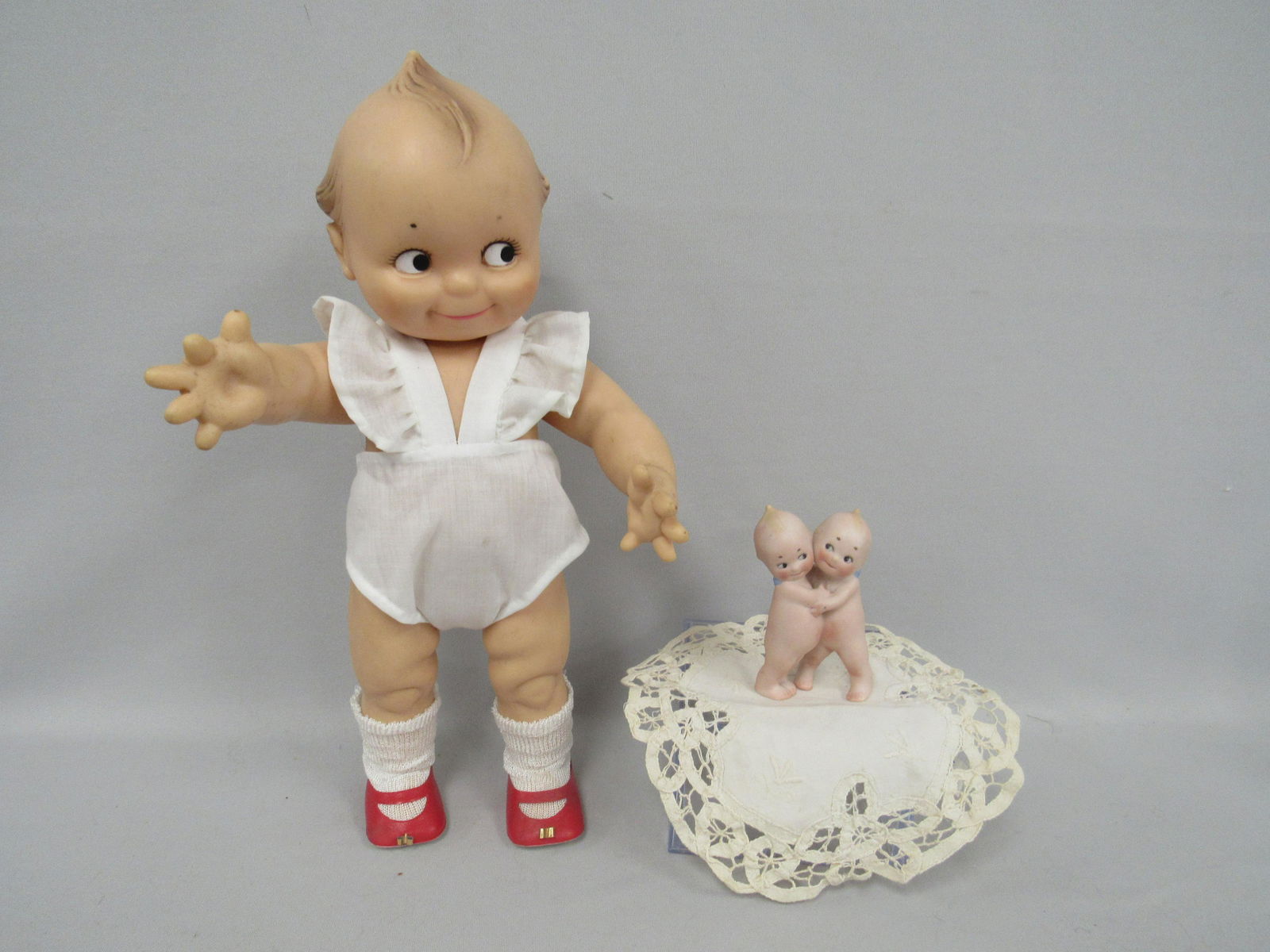 2 KEWPIES - 3 1/2 IN. BISQUE HUGGERS:: 2 PINHOLES UNDERNEATH ARMS, FIRING MARKS - VINYL KEWPIE 1965 CAMEO ALL ORIGINAL - GOOD