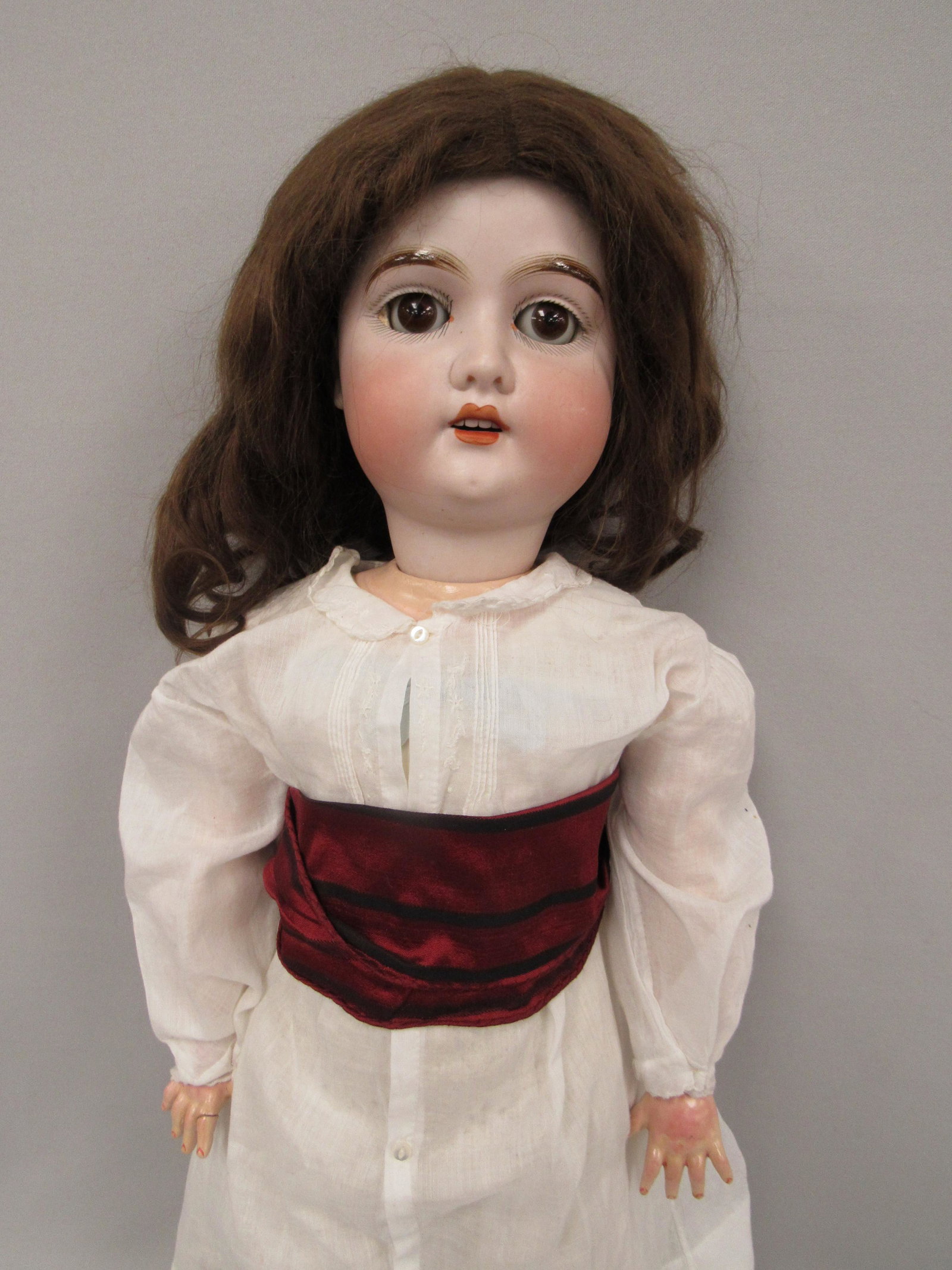 GEBRUDER KULENTZ 26 IN. MOLD #165:: BISQUE HEAD, SLEEP EYES, COMPO BODY. HEAD CLEAN, SMALL SCUFF TO LEFT CHEEK, POINTER FINGER ON RIGHT HAND HAS BEEN BROKEN & REGLUED - GOOD