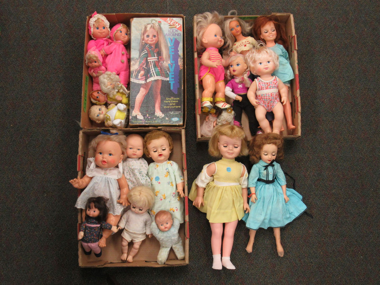 4 BOXES OF ASSORTED VINYL DOLLS: (1 of 8)