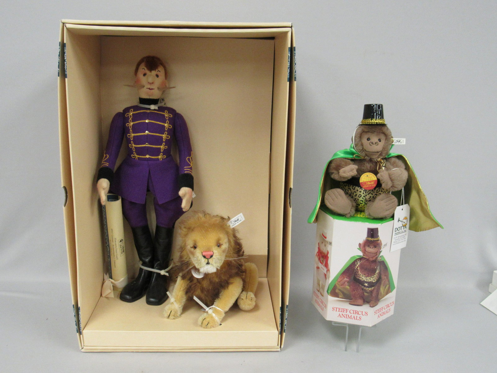 STEIFF REPLICA 1911 LION TAMER & LION MADE 1995: (1 of 8)