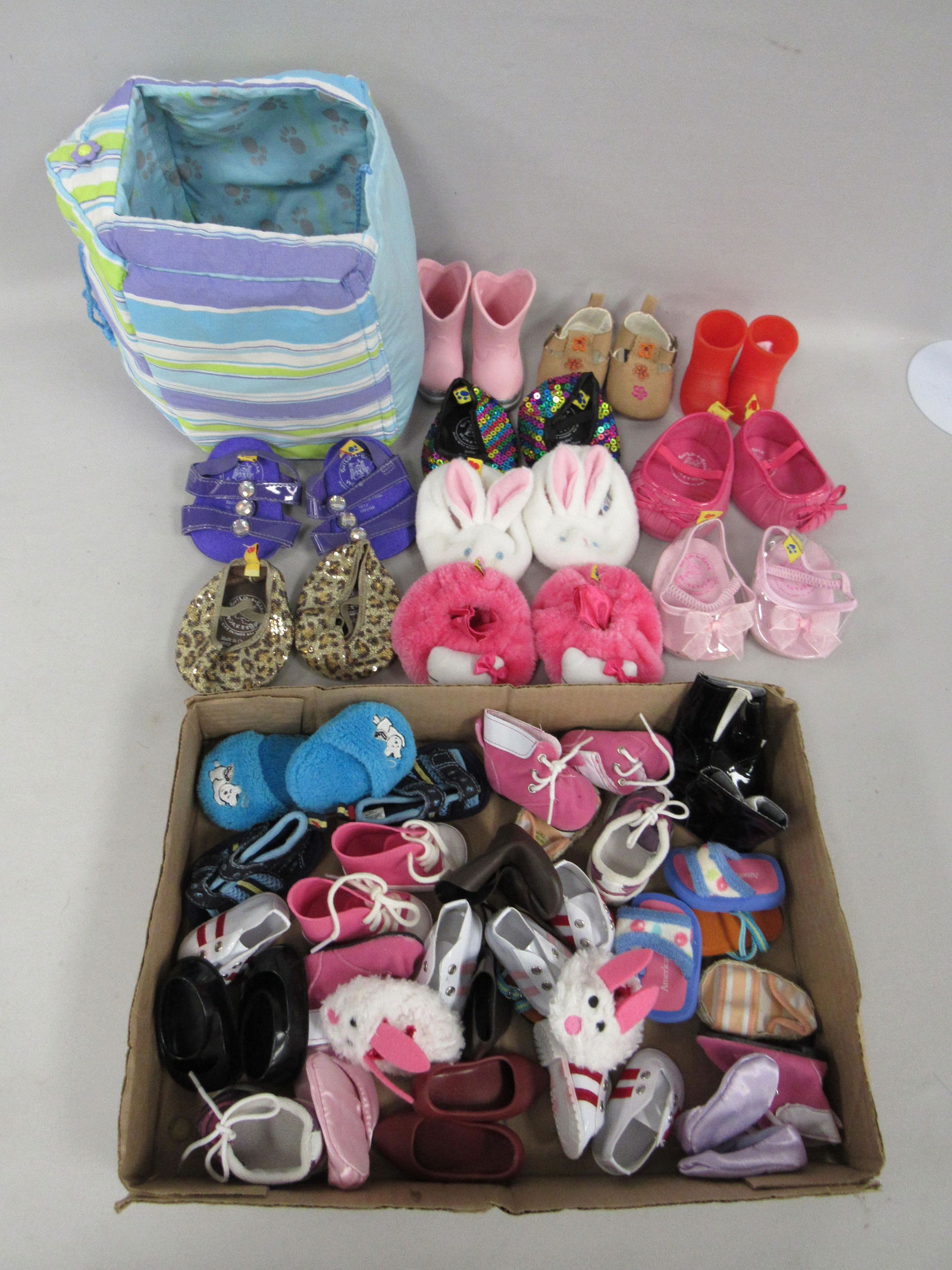 2 LOTS OF DOLL & BEAR SHOES: (1 of 3)